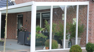 Wand aus Glas im Alurahmen für Terrassendach Wand aus Glas im Alurahmen