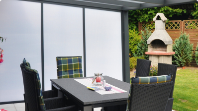 Wand aus Polycarbonat im Alurahmen Wand aus Polycarbonat im Alurahmen