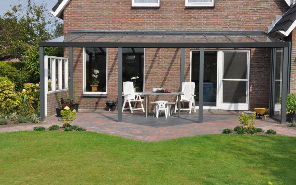 Terrassendach aus Aluminium freistehend am Haus ohne statische Verbindung Terrassendach aus Aluminium freistehend am Haus ohne statische Verbindung