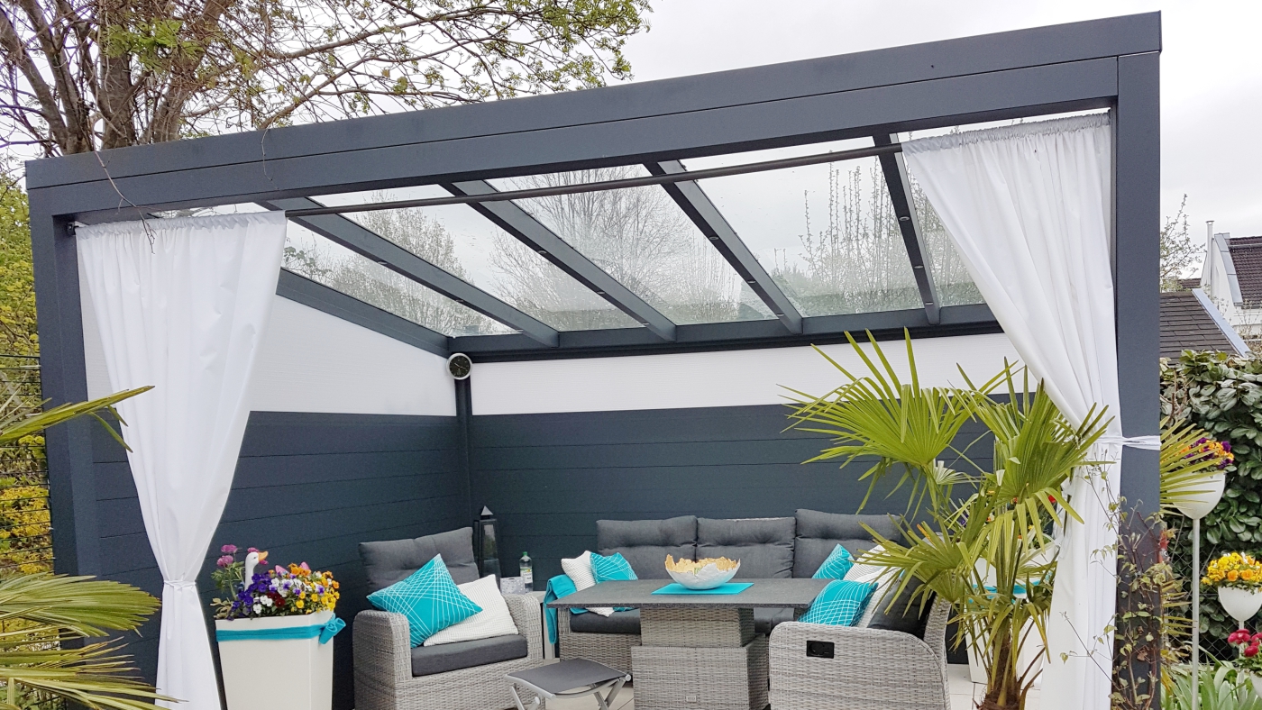 Konfigurator freistehendes Terrassendach aus Aluminium mit Glasdach